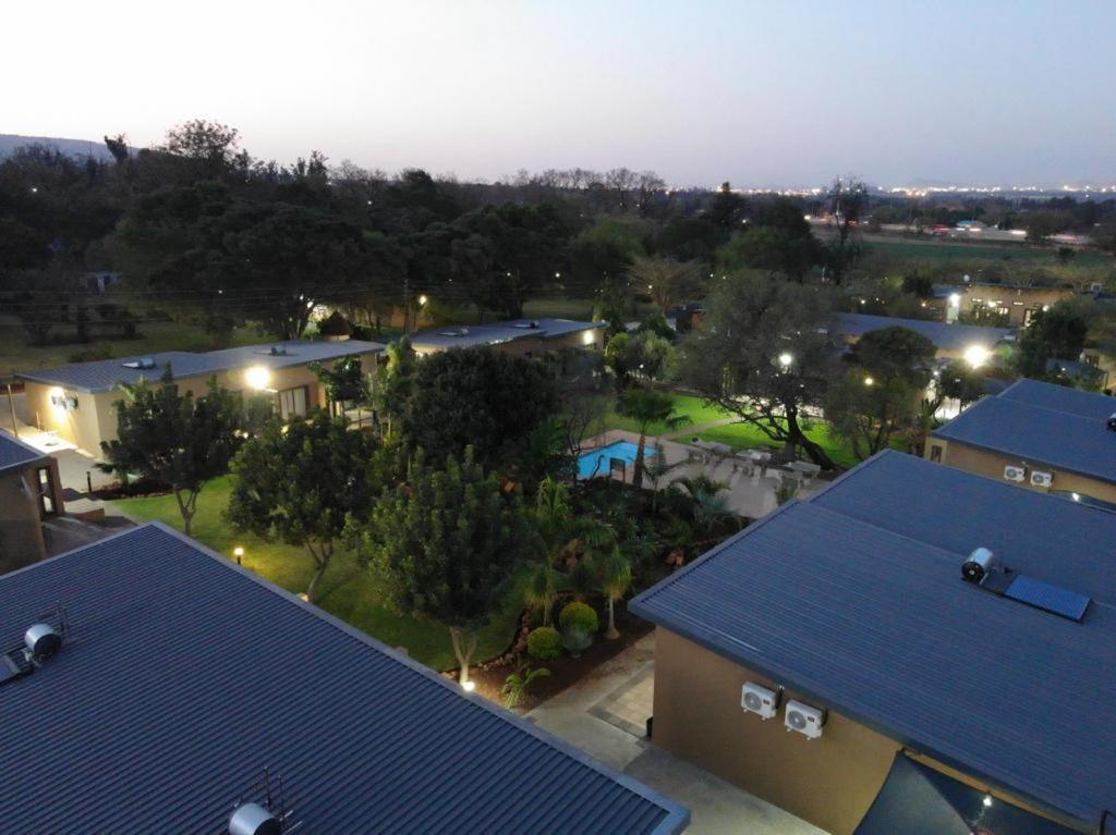 Manor Hills Guest Lodge Rustenburg Exteriör bild